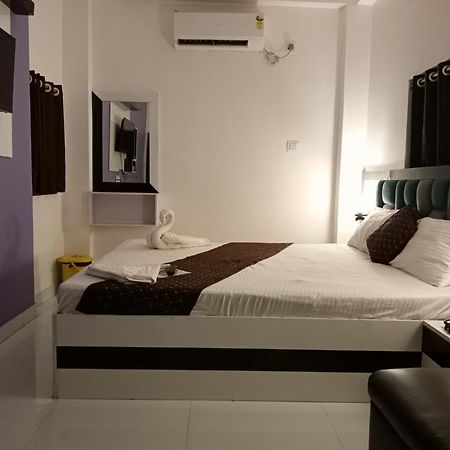 Hotel Green Leaf Kolkata Bagian luar foto