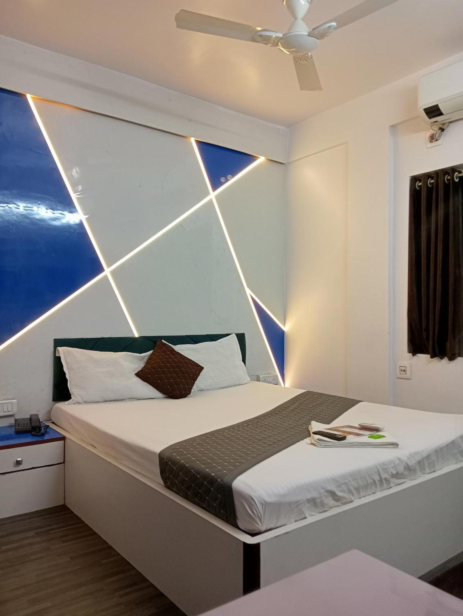 Hotel Green Leaf Kolkata Bagian luar foto
